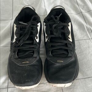 Big kids’ Under Armour Black and White Basketball Sneakers size 6.5